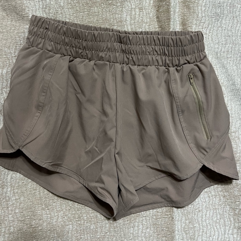 NWT Blooming Jelly tan running shorts. Medium.